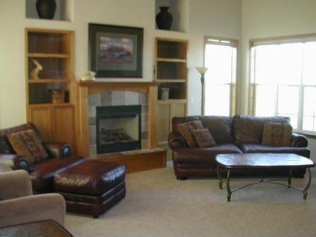 Living Rm w/ Fireplace