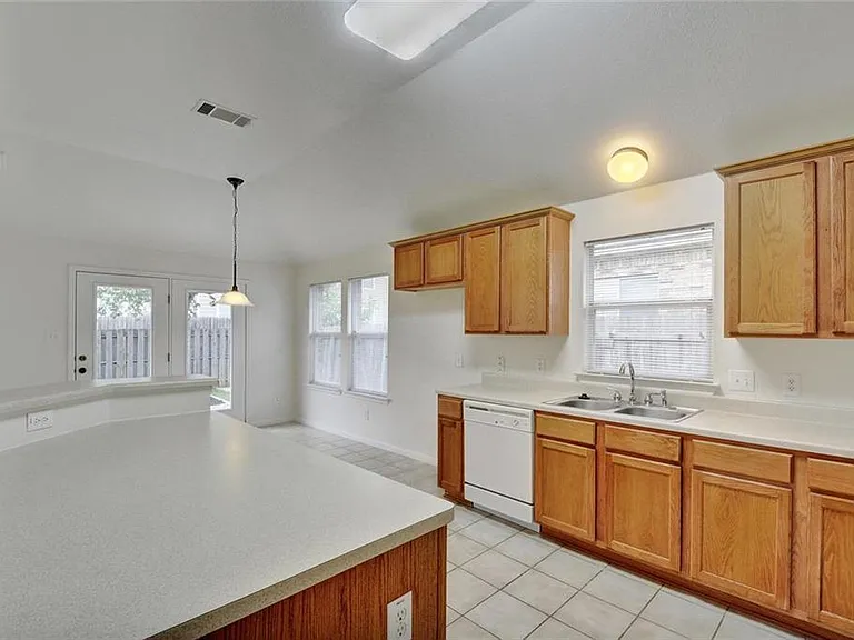 2624 Century Park Blvd — Photo 10