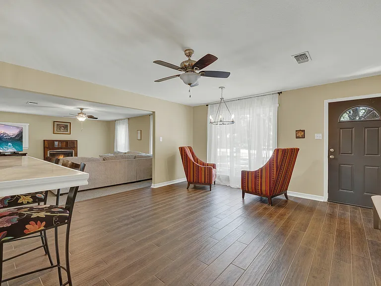 208 Reimer Ave — Photo 15