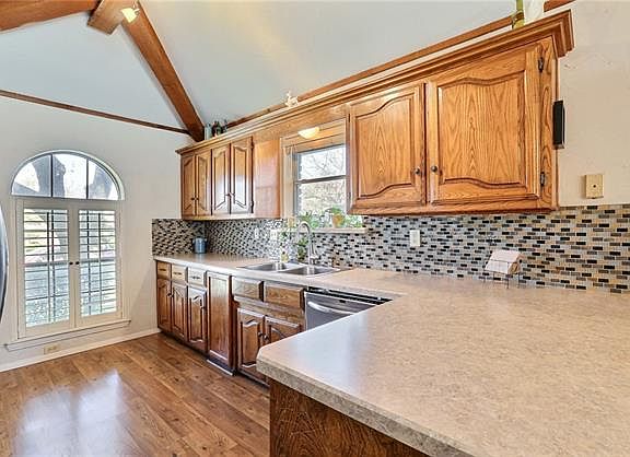 5th image of 2416 Webster Dr