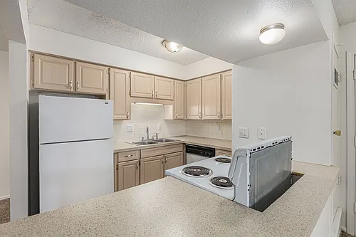 Welcome to The Bluffs Comfort, Convenience & Value in the Heart of Gladstone Photo 1