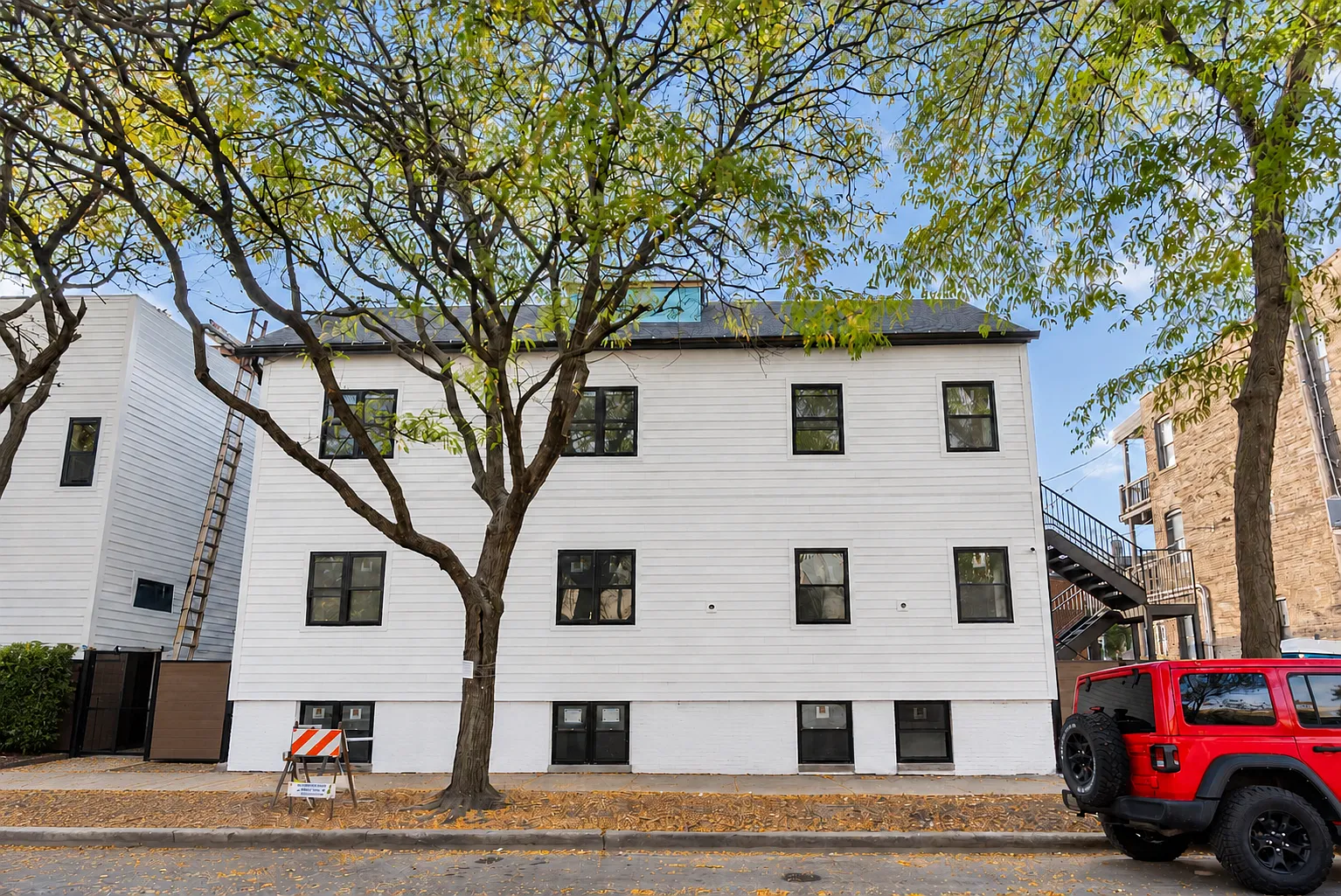 1100 W Wolfram St — Photo 2