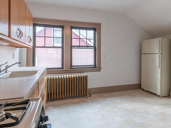 5th image of 546 6th Ave Floor 2