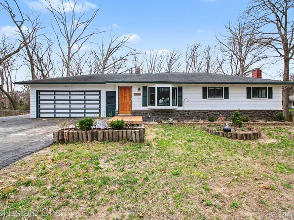 4937 Oak Park Dr, Clarkston, MI 48346