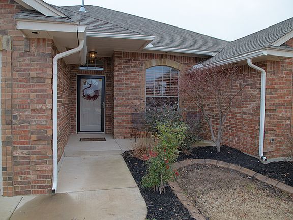 2nd image of 508 SW 164th Ter