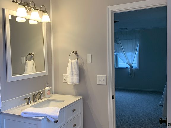 5th image of 18239 Holly Ln