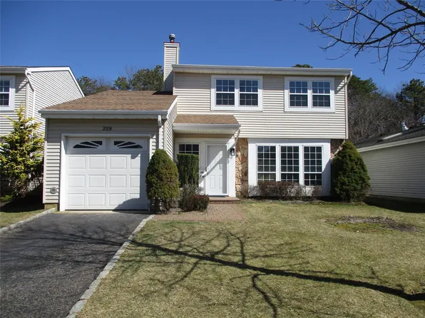 229 Fairfield Drive E #229, Holbrook, NY 11741