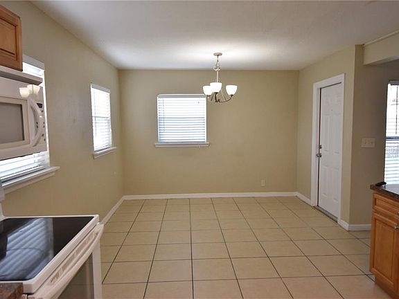 3rd image of 125 W Jinkins Cir