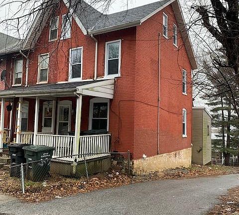 2nd image of 437 Oak St