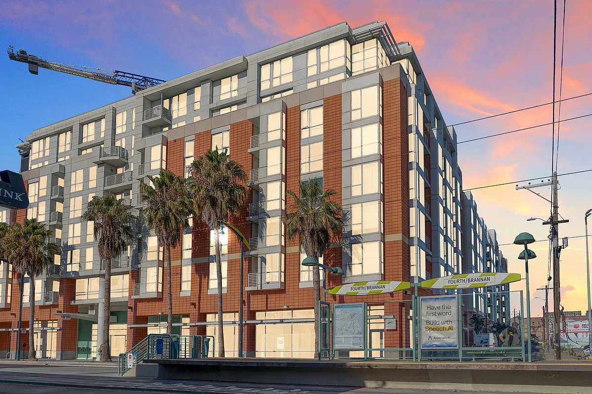 Building Photo - 555 4th St #411