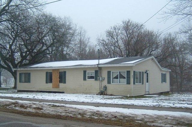 1st image of 852 E Wilcox Ave