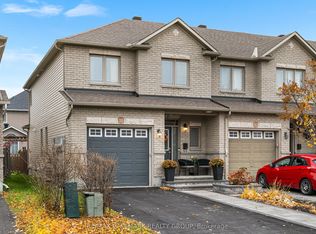 311 Travis St, Ottawa, ON K1W 0E5