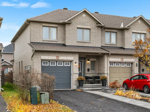 311 Travis St, Ottawa, ON K1W 0E5
