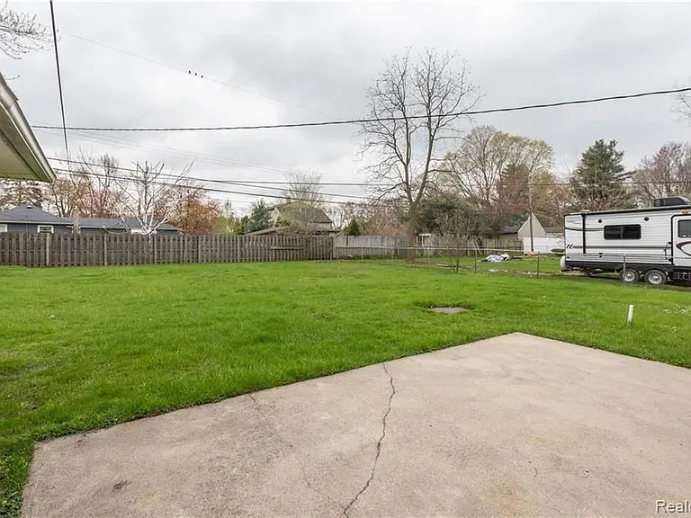 31733 Kathryn St — Photo 4
