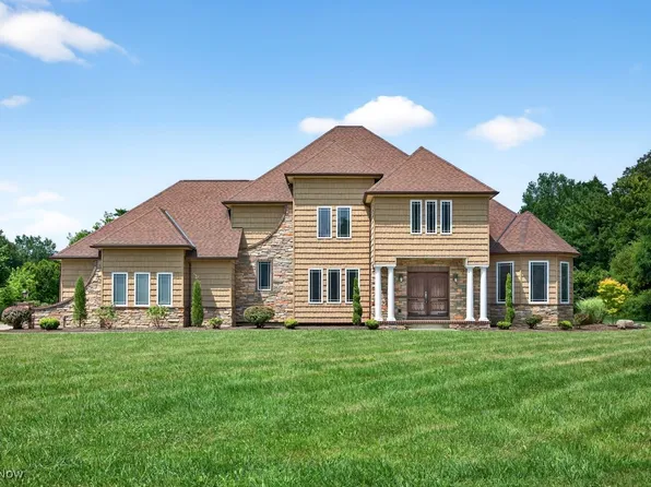 2760 Loreto Dr, Willoughby Hills, OH 44094