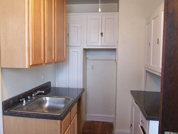 5th image of 3643-3645 N Greenview Ave #3643-3B