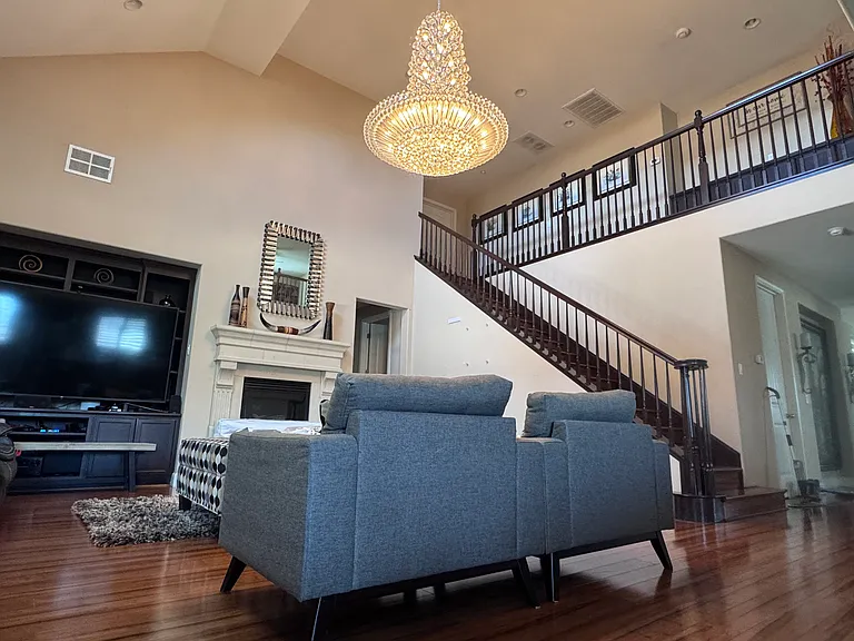 2055 Huntington Ct — Photo 9