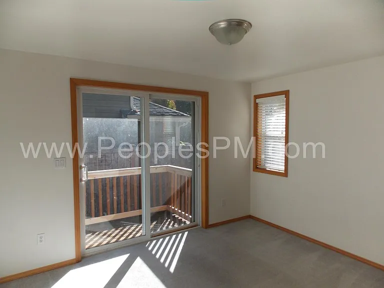 6709 NE 2nd Pl — Photo 6