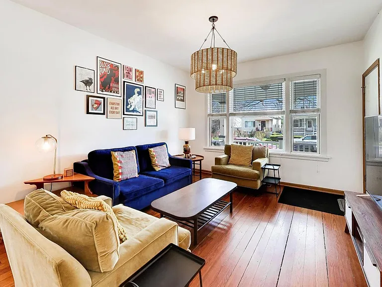 1811 Greenwood St — Photo 3