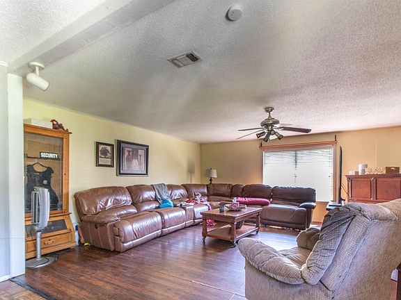 3rd image of 8083 Brookhollow Dr
