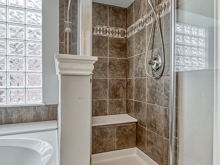 6533 Riveredge Dr — Photo 22