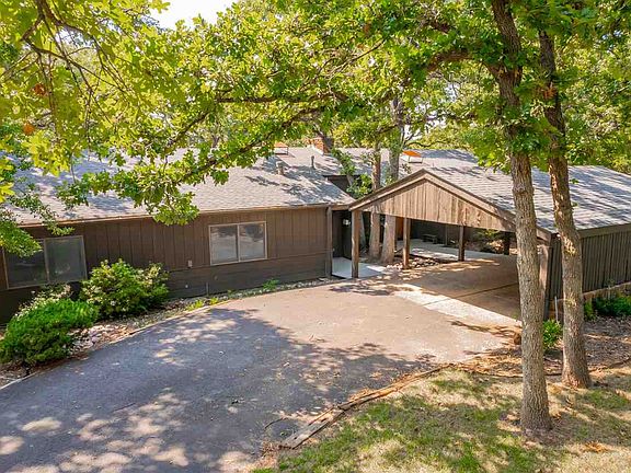 2nd image of 2224 S Tanglewood Cir