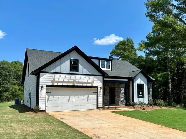 2631 Dog Leg Ln, Seneca, SC 29678