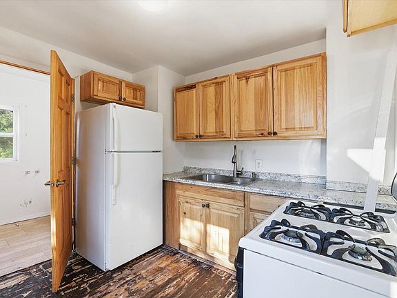 4th image of 127 N 2nd Ave