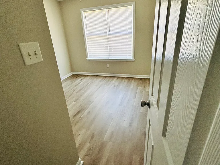 205 Kentshire Ln — Photo 8