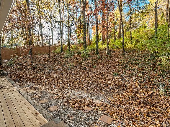3rd image of 5547 Woodburn Dr