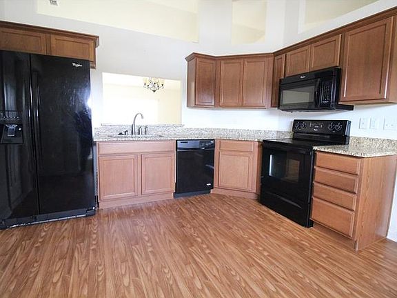 4th image of 220 Highland Meadows Ct