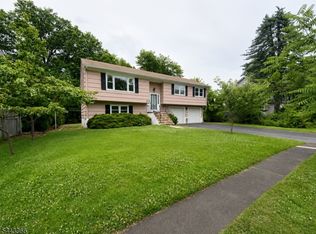 20 S Mitchell Ave, Livingston, NJ 07039