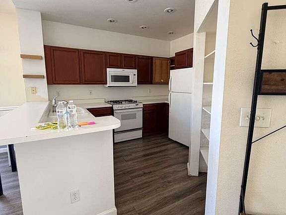 5th image of 4695 Hampton Ln