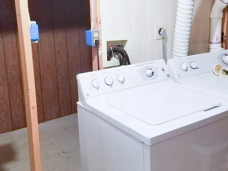 9685 Woodhenge Ct — Photo 8
