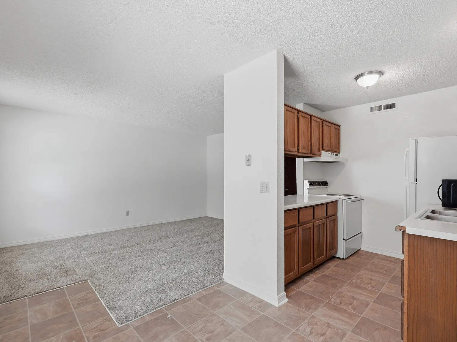 1 bed, 700 sqft, $995 — Photo 4