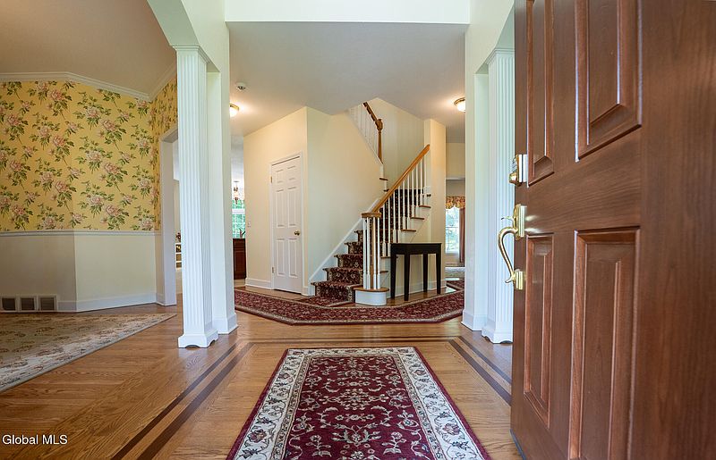 2nd image of 10 Whitestone Way