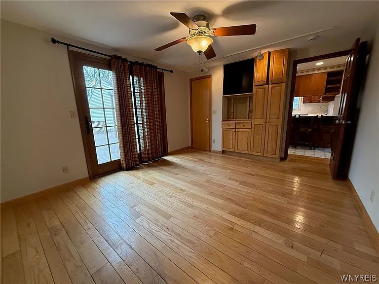 437 Springville Ave — Photo 17