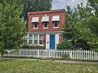 833 Commonwealth Ave, Waukegan, IL 60085