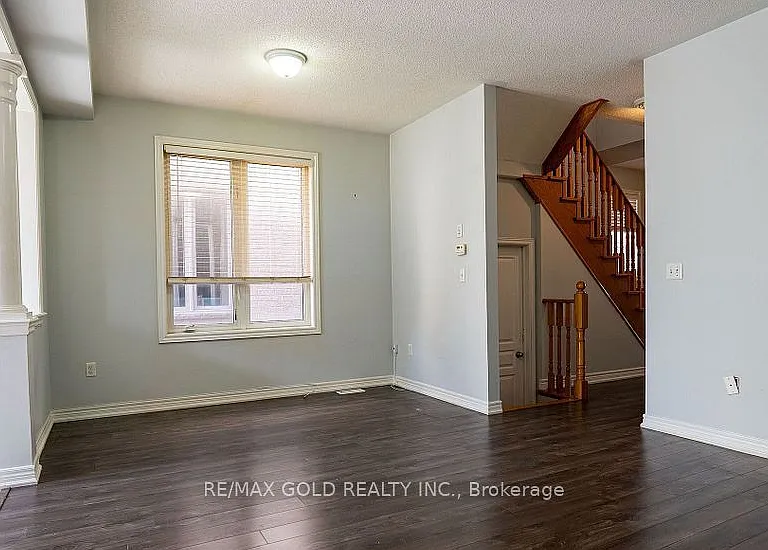 11 Vanderpool Cres #1 — Photo 6