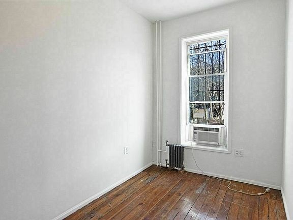4th image of 728 Halsey St #2