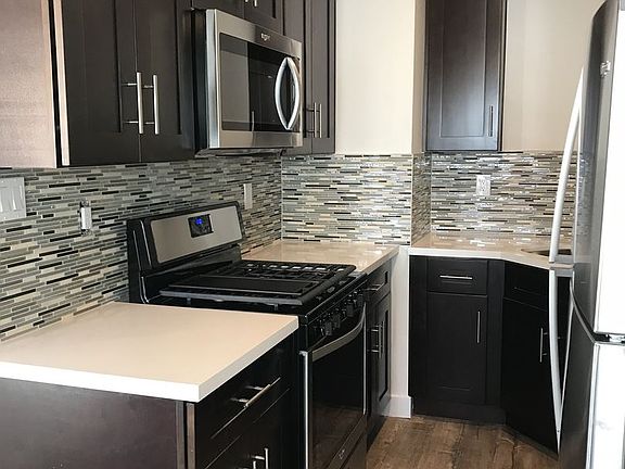 4th image of 2429-B Cedar Ave