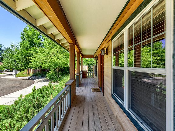 4th image of 776 Capella Cir