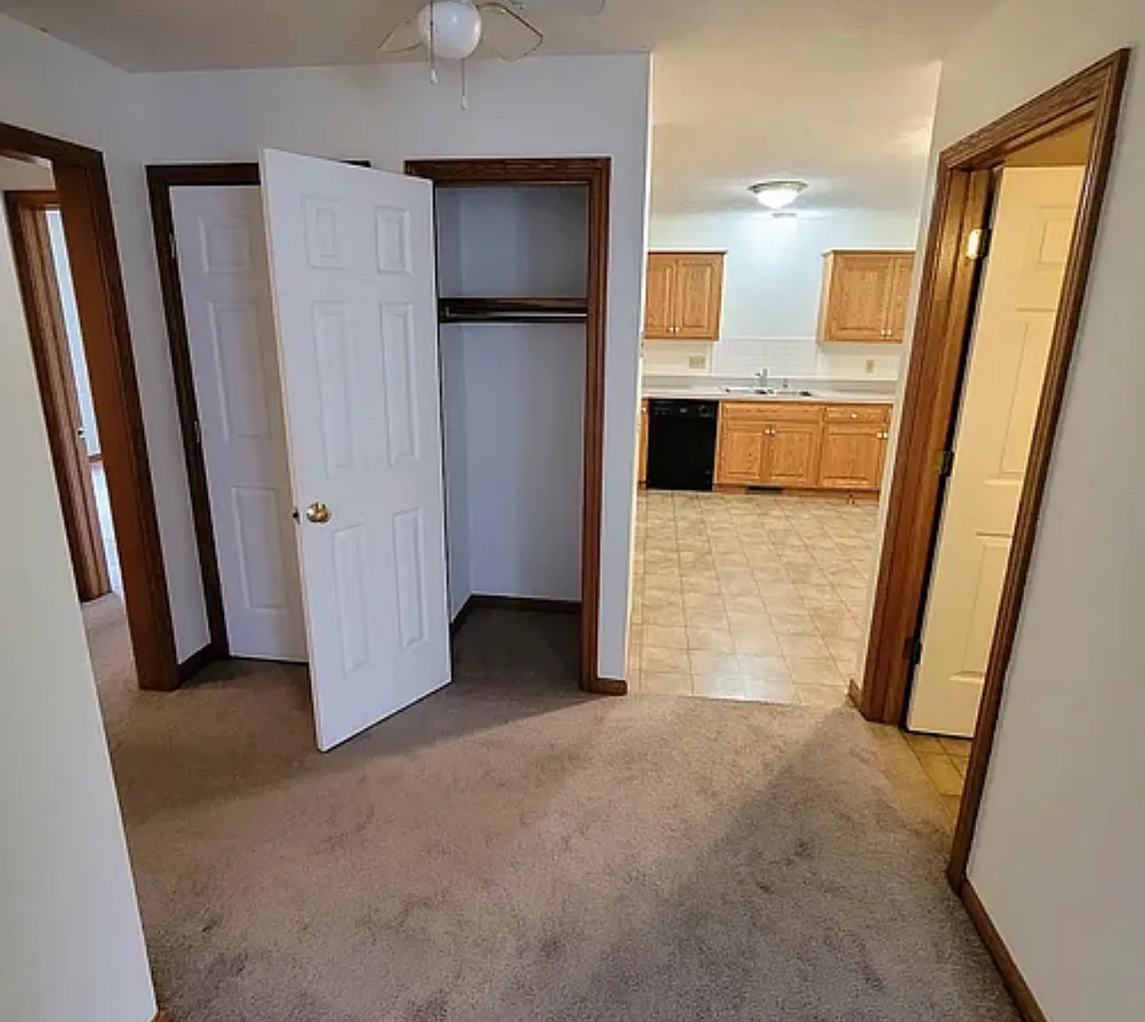 2 bed, 1.5 bath, 1800 sqft, $1,500 — Photo 2