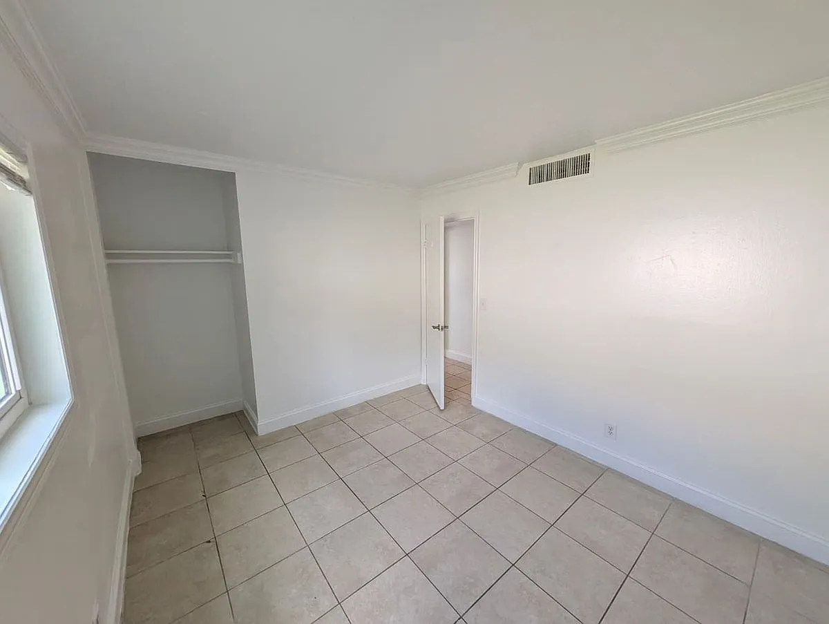 817 Lighthouse Dr - Unit B — Photo 1