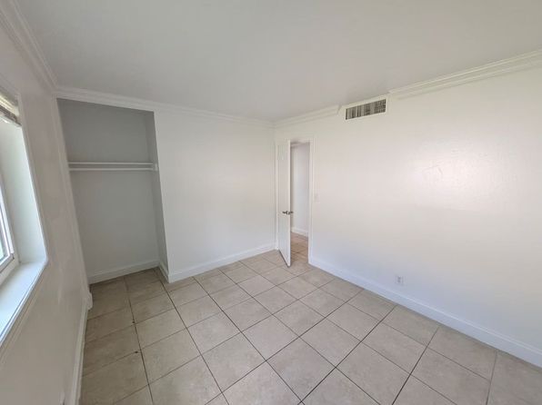 817 Lighthouse Dr APT B