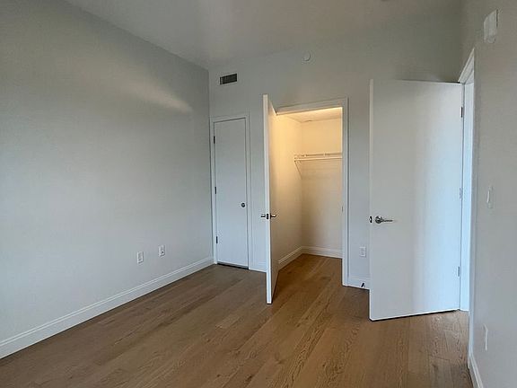 5th image of 604-55BRIGHTO North Ave #604