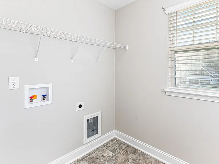 2240 Mannington Dr — Photo 32