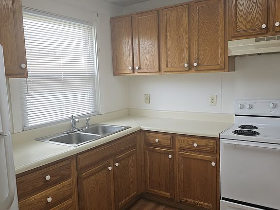 5th image of 2409 Blanchard Ave APT 2