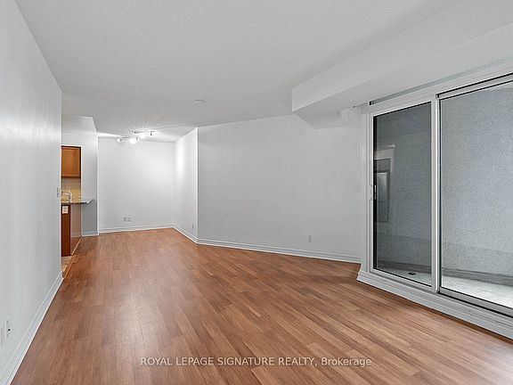 4th image of 19 Grand Trunk Cres #801