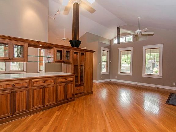 4th image of 2108 W Jetton Ave